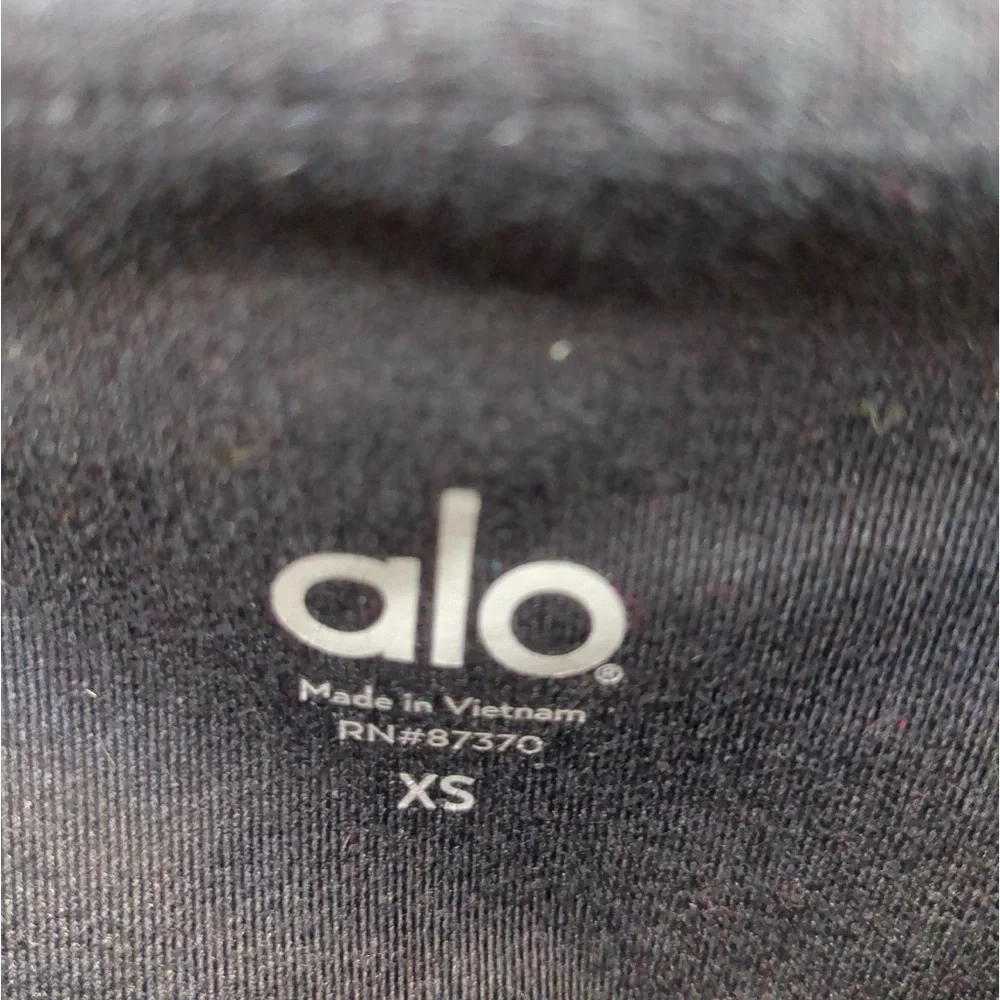 Alo Yoga black scrunch leggings
